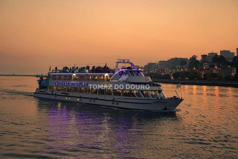 Porto: Cruise with Dinner & Live Music - A three-hour night on the Douro