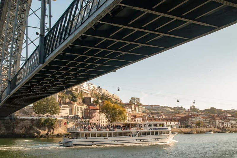 Porto: Cruise with Dinner & Live Music - The aperitif: small bites before dinner