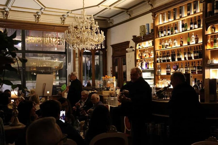 Porto: Dinner with Fado and Traditional Portuguese Music - FAQ
