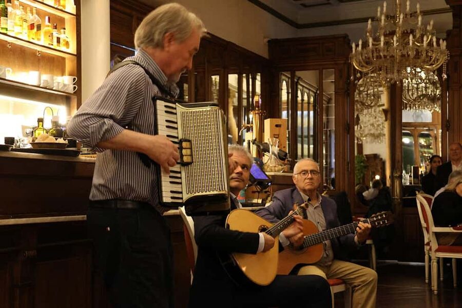 Porto: Dinner with Fado and Traditional Portuguese Music - How the historic setting affects the evening