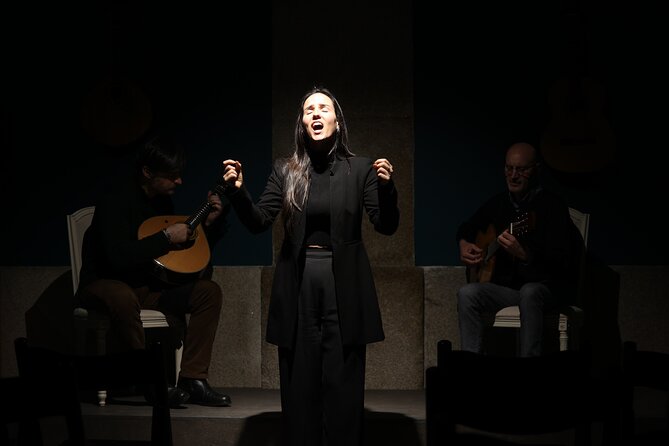 Porto : Fado and Porto Wine Show at the Trinity Noble Hall - A one-hour introduction to Fado