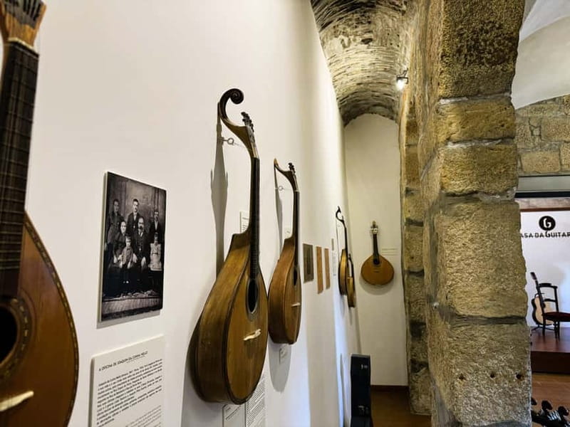 Porto: Fado & Port Wine in Traditional Portuguese Music Shop - What the one-hour schedule means for your evening