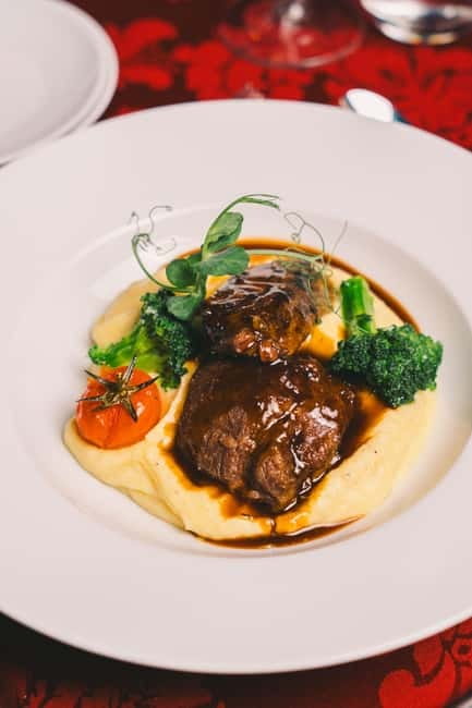 Porto: Fado Show & Dinner: A Night of Fado & Fine Dining - Cod fritters, rojõezinhos, and a Douro white
