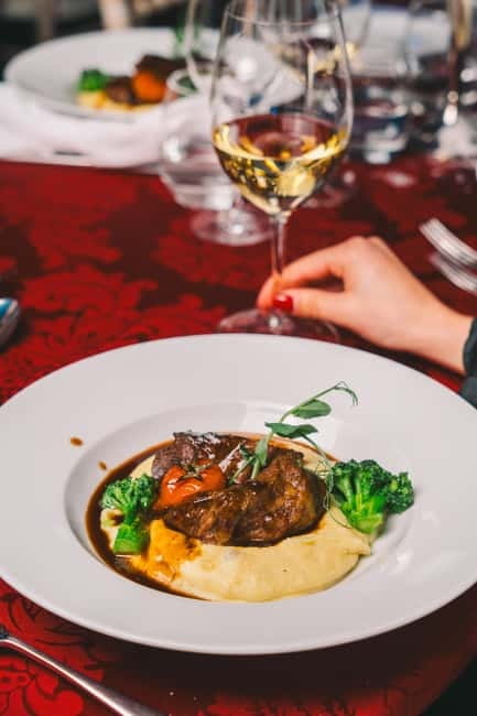 Porto: Fado Show & Dinner: A Night of Fado & Fine Dining - What the $64 price really covers