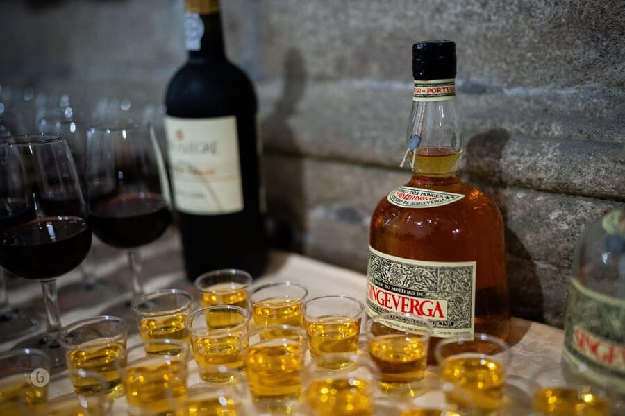 “Porto: Fado Show with Guided Tour in a Historic Monastery” - One hour of traditional Fado