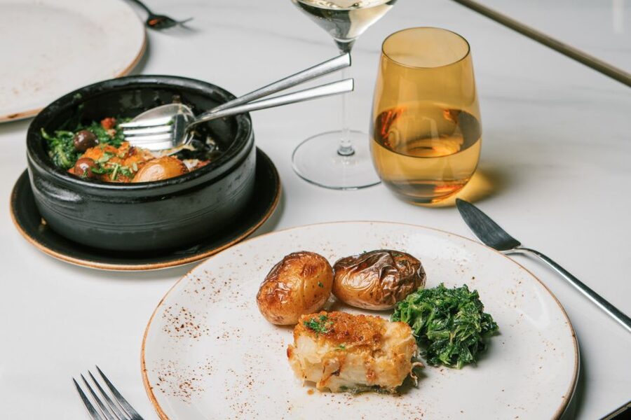 Porto: Fonseca Cellar Tour & Fado Show with Optional Dinner - Fado among the barrels