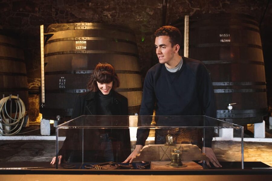 Porto: Fonseca Cellar Tour & Fado Show with Optional Dinner - The optional dinner at WOW Porto