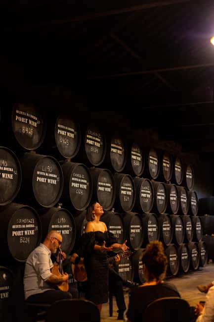 Porto: Live Fado Show with Port Wine Tasting - Fado from a balcony and grand staircase
