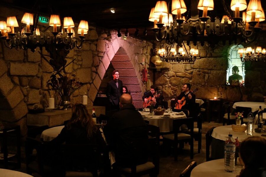 Porto Moonlight Walk & Fado Dinner - A reservation-only Fado dinner