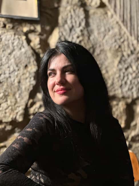 Porto: What is Fado? Commented Live Concert with Port Wine - Amália Rodrigues and the changing face of Fado