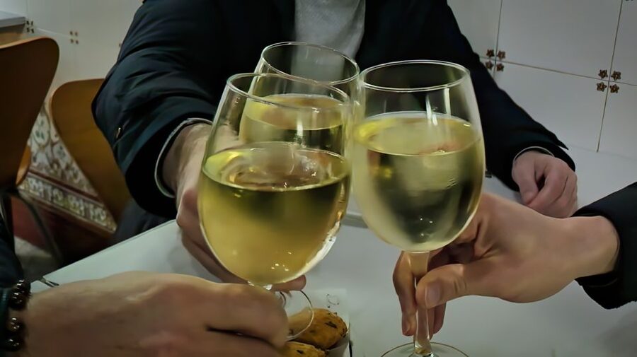 Porto: Wine Tour & One Hour Fado Show | All Included - Walking Porto for views and local context