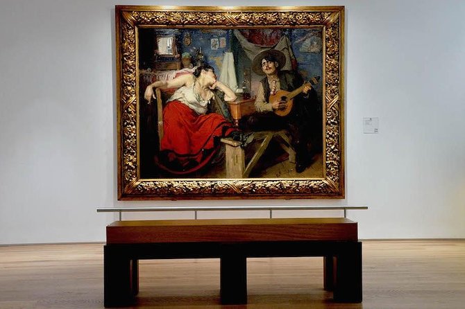 Portuguese Fado Live Music Show in Lisbon - The serious meeting-point warning