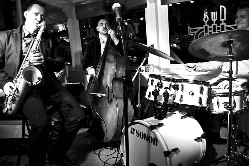 Prague: Jazz Boat Popular Live Jazz Dinner Cruise - Boarding at Pontoon No. 18