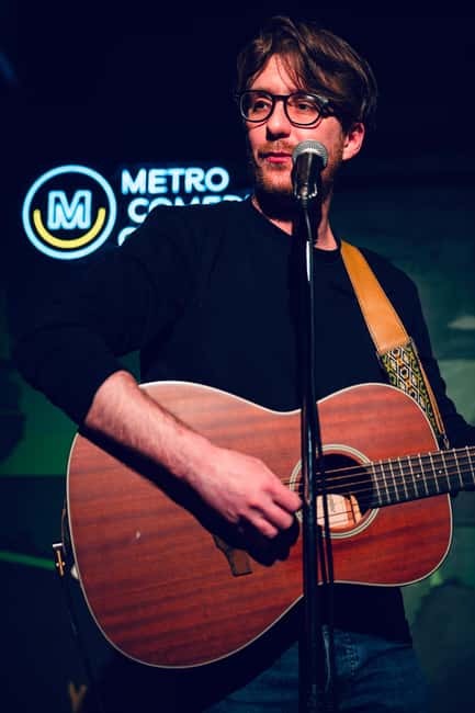 Prague: Sunday Live Music & Stand-Up Comedy Night in English - Arriving at Metro Comedy Club in Malá Strana