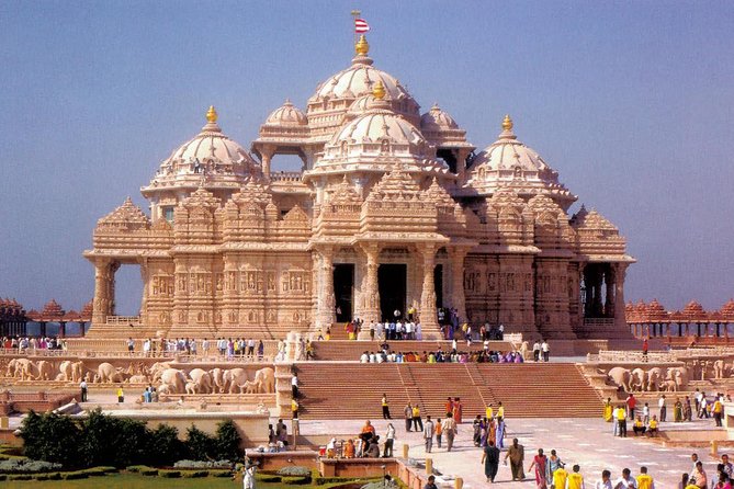 Private Evening Tour of Akshardham Temple with Musical Fountain Show - Dress for a sacred site, not a casual evening out