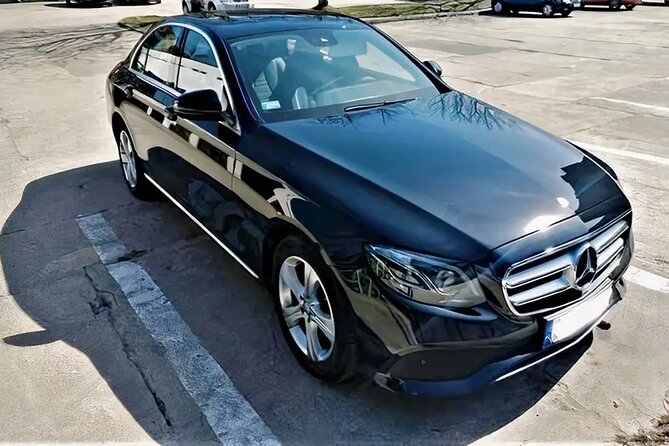 Private Round-Trip Transfer: Warsaw Chopin Airport (WAW) - Meeting your driver at Warsaw Chopin Airport