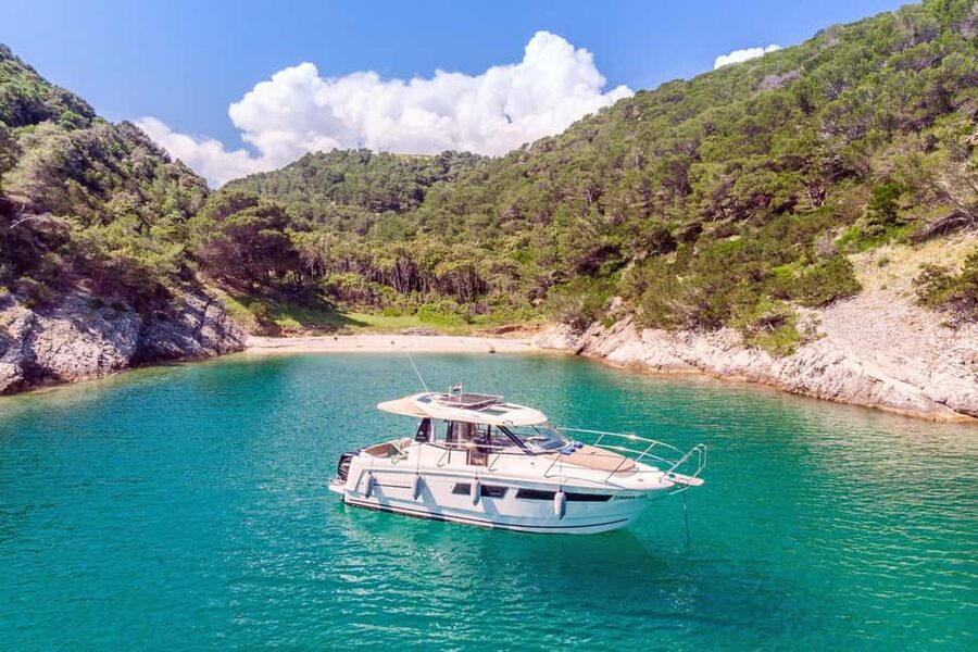 Private speedboat tours Sea Symphony - A full day between Brač and Hvar