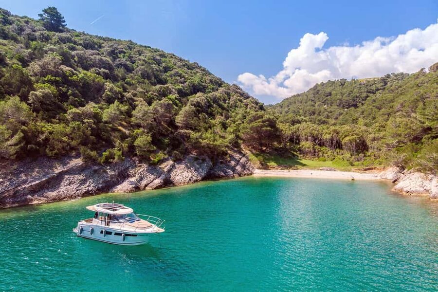 Private speedboat tours Sea Symphony - Swimming at Mala Stiniva Bay on Hvar
