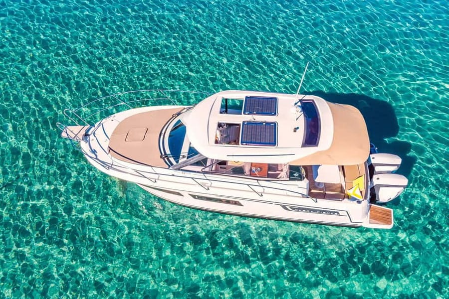 Private speedboat tours Sea Symphony - Jelsa, with a wine option near town