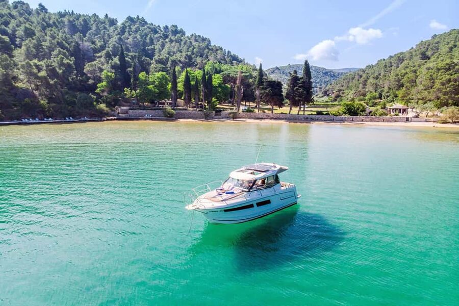 Private speedboat tours Sea Symphony - Lunch at boat-only Hrvaska Bay