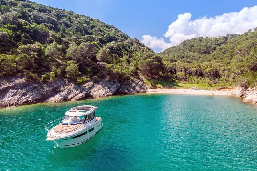 Private speedboat tours Sea Symphony - The Little Blue Cave in Pokrivenik Bay