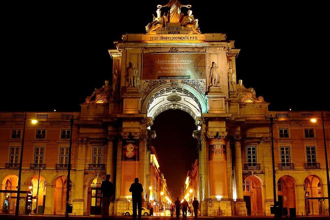 Private tour: Lisbon Fado Dinner Show and Panoramic Night Tour - What dinner is like in Alfama