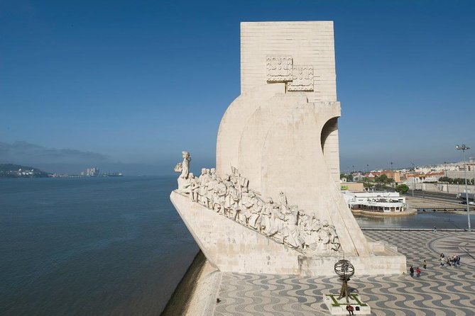Private tour: Lisbon Fado Dinner Show and Panoramic Night Tour - Belém Tower and Jerónimos Monastery after dark