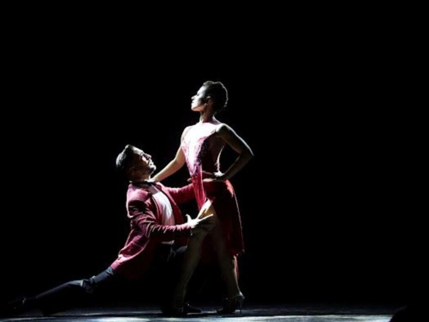 Puerto Iguazú: Madero Tango Show with Optional Dinner - Spanish language and communication
