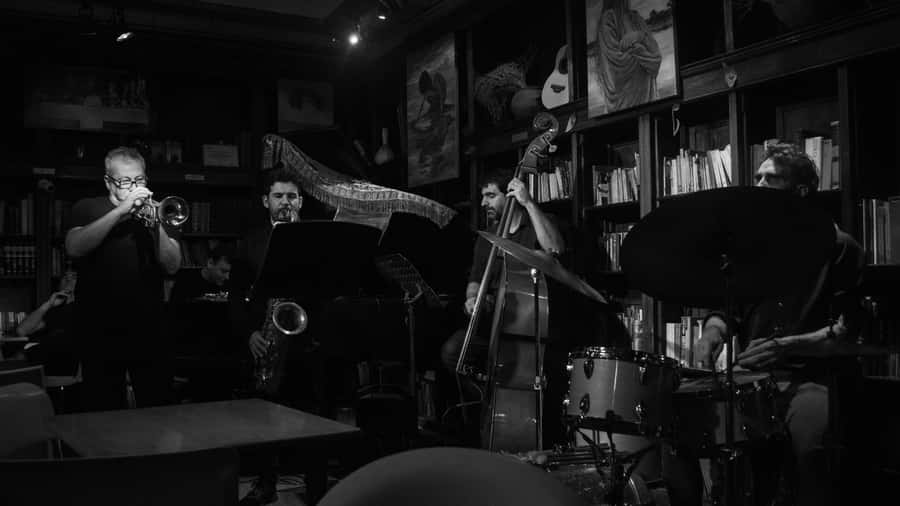 Recoleta Walking Tour and Live Jazz Show - What you will pay and what the price really covers