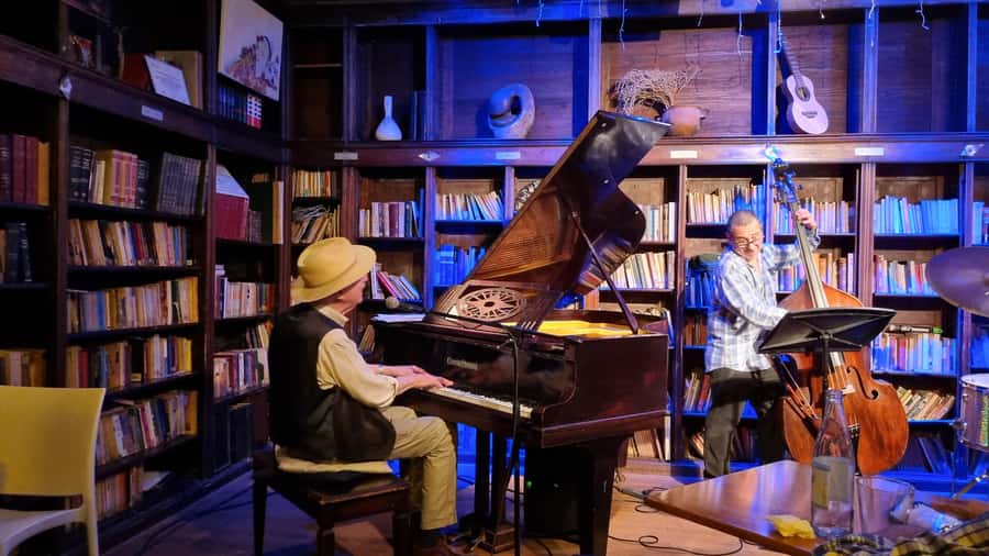 Recoleta Walking Tour and Live Jazz Show - Starting at the Museo Nacional de Bellas Artes