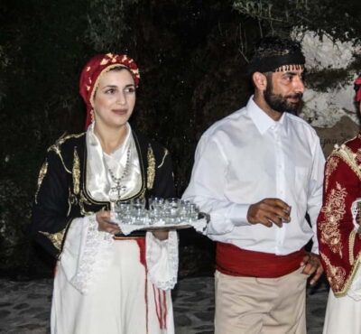 Rethymnon: Cretan Night with Dinner and Live Music