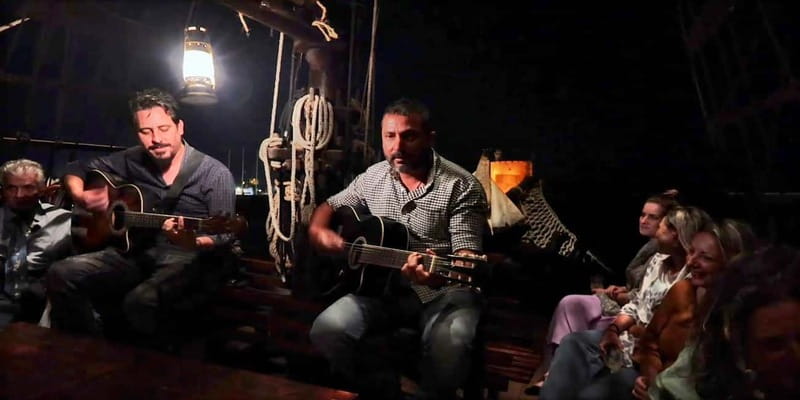 Rhodes: Night Cruise with Live Music and Sightseeing. - Greek music turns the sailing into an evening out