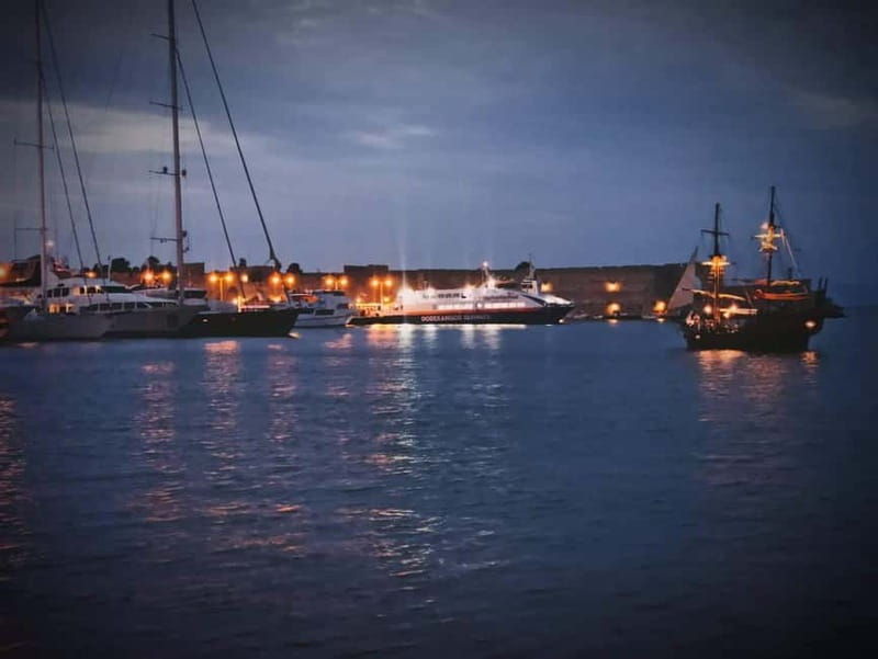 Rhodes: Night Cruise with Live Music and Sightseeing. - The 90-minute rhythm of the cruise