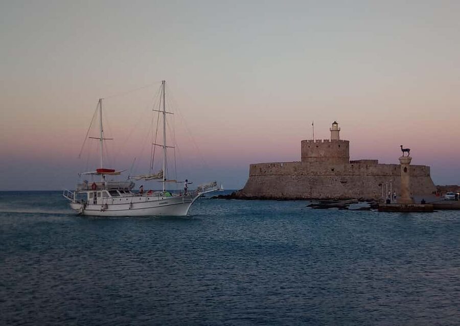 Rhodes: Sunset Cruise with Open Bar, Dinner, & Live Music - Sunset, city views, and live music