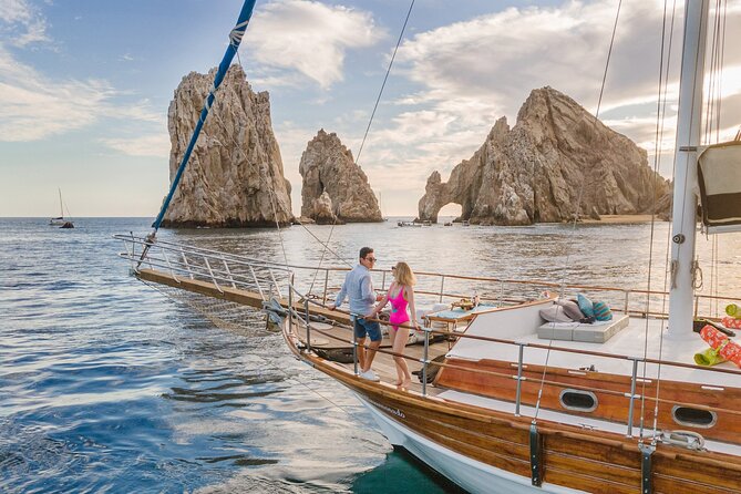 Romantic Sailboat Sunset: Live Music, Premium Bar & Dinner -Cabos - Key points before you reserve