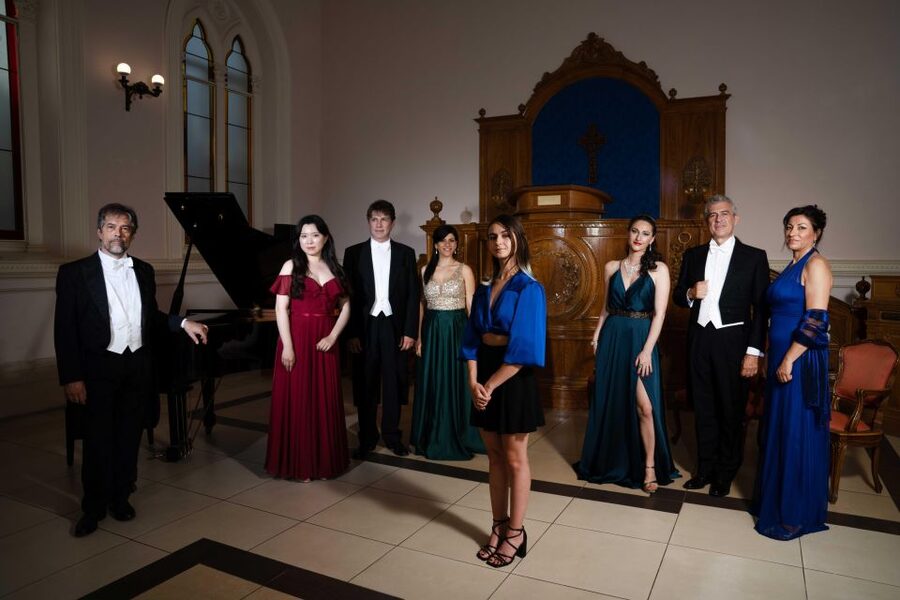 Rome: "Opera's Greatest Hits" Opera Concert with Aperitif - Who will enjoy this most?