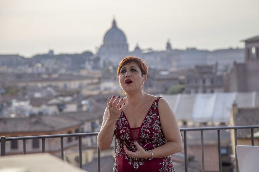 Rome: Rooftop Bar Opera Show - The Aperitif Before the Aria