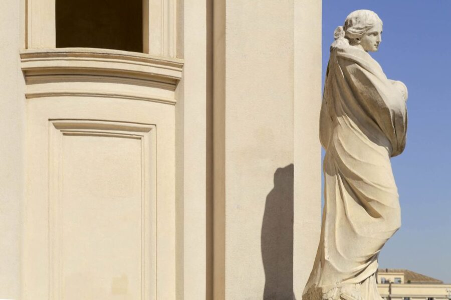 Rome: Terrazza Borromini Open-Air Opera with Aperitif - Arriving at Palazzo Pamphilj on Piazza Navona