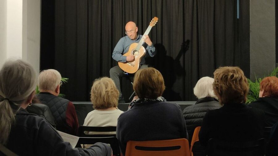Ronda: Spanish - Classical & Flamenco - Guitar Concert - Meeting Paco Seco through the music