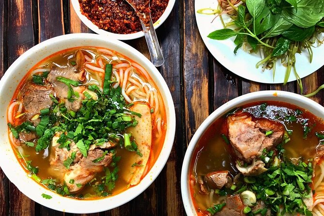 Saigon After Dark With Seafood, Beer & Live Music Bar - Ho Thi Ky Flower Market after dark