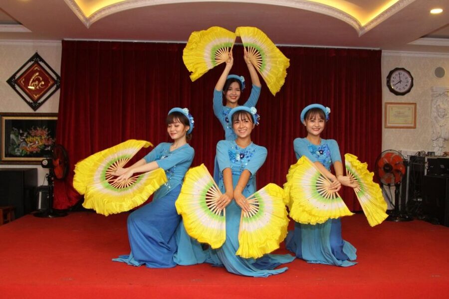 Saigon River Dinner on Cruise with Buffet and live music - Key details to know before booking