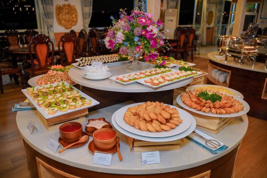 Saigon River Dinner on Cruise with Buffet and live music - Practical advice for a smoother evening