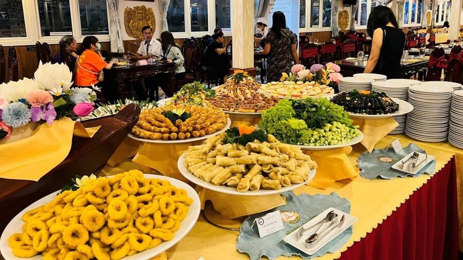 Saigon River Dinner on Cruise with Buffet and live music - From hotel pickup to the first course