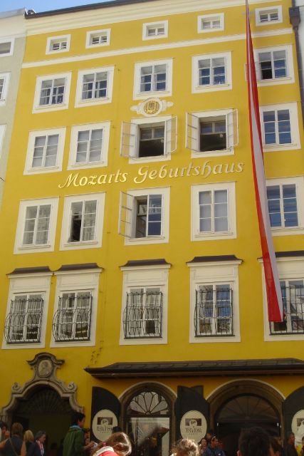 Salzburg 2.5-Hour Walking Tour: Mozart, Old Town & More - Key points at a glance