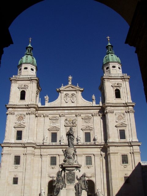 Salzburg 2.5-Hour Walking Tour: Mozart, Old Town & More - Makartplatz, Mozart, and the New Town