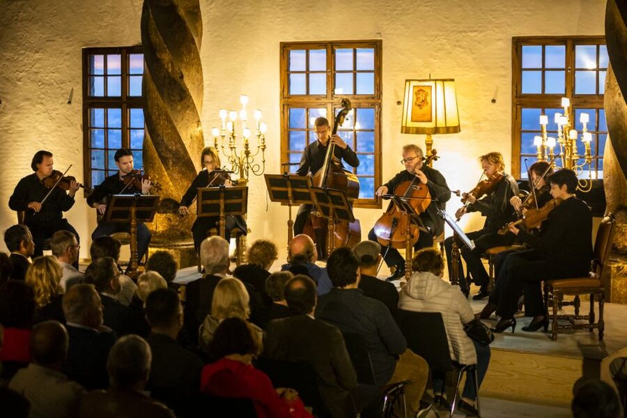 Salzburg: Best of Mozart Fortress Concert and Dinner - Who should book this experience?