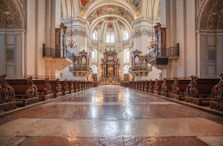 Salzburg Cathedral: Organ Concert at Midday - Entering Salzburg Cathedral at midday