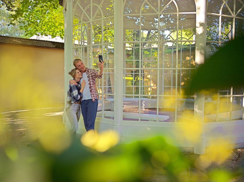 Salzburg: Hallstatt and Sound of Music Tour - Schloss Leopoldskron and the gazebo