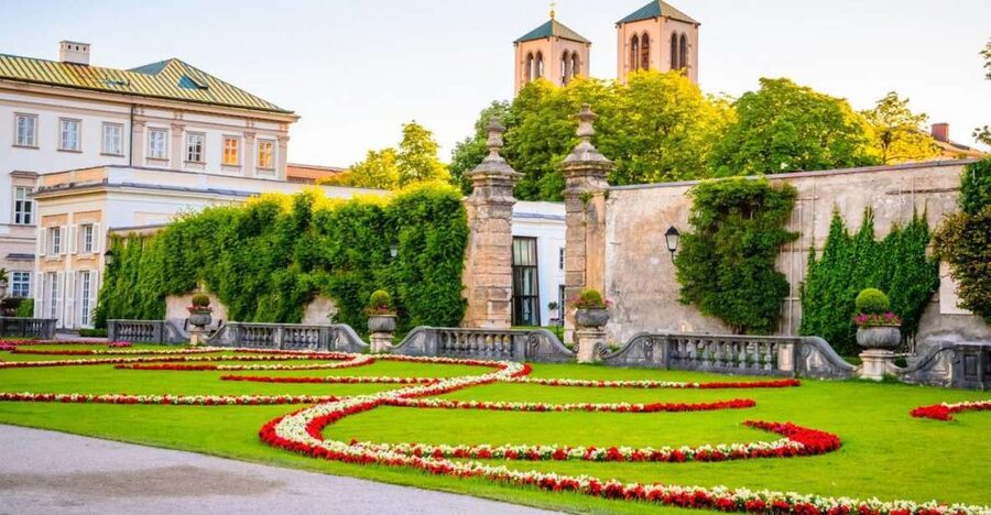 Salzburg: Life of Mozart Private Guided Walking Tour - Mozart’s former residence and the Salzburg connection