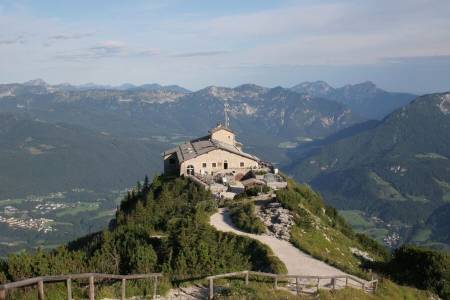 Salzburg: Private Eagle's Nest and the Sound of Music Tour - St. Gilgen and the Mozart viewpoint